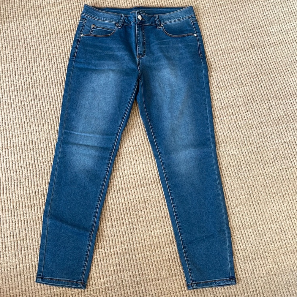 Tahari Women’s Medium Blue Jeans Stretch Denim mid to high rise size 12 / 31